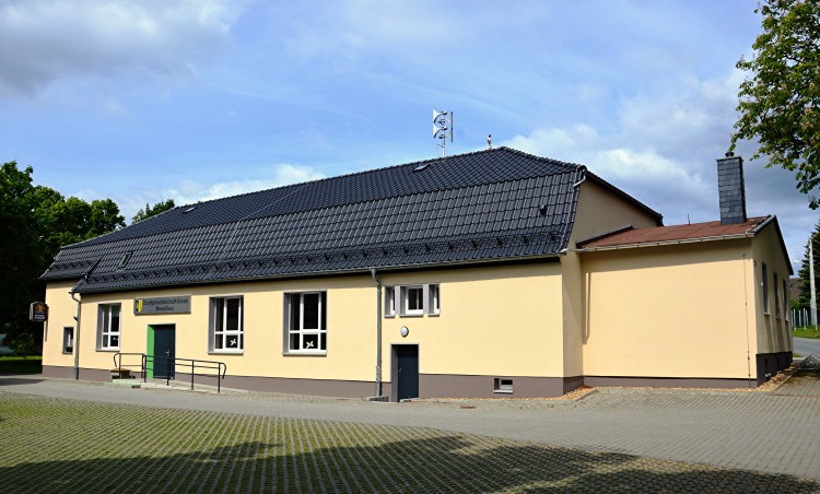 Gaststätte Turnhalle Neueibau und Dorfgemeinschaftshaus - mit Eingang in unseren großen Saal für Feiern bis zu 120 Personen.